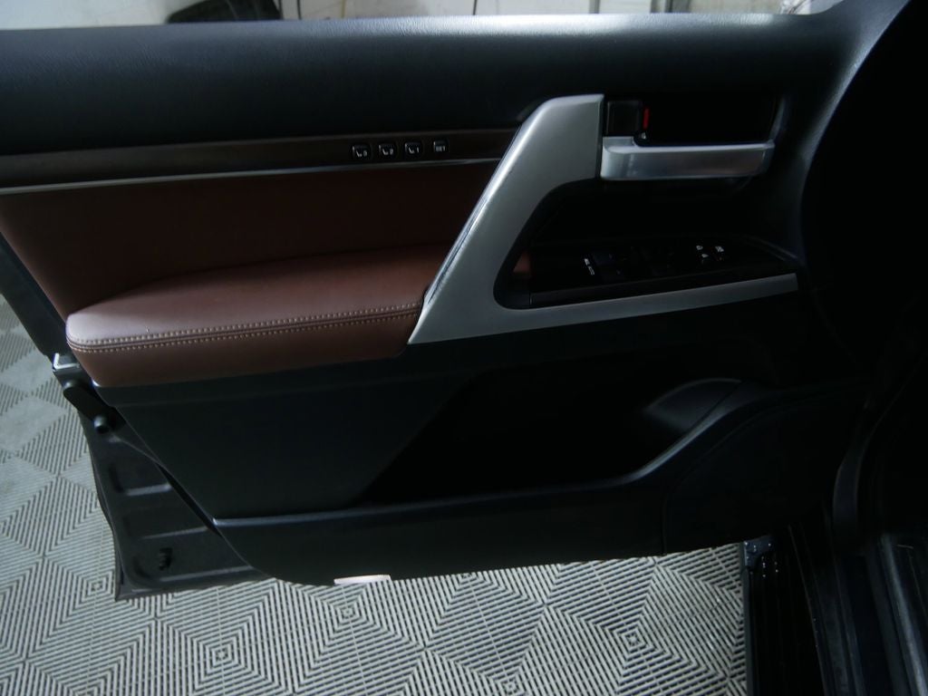 2019 Toyota Land Cruiser Base