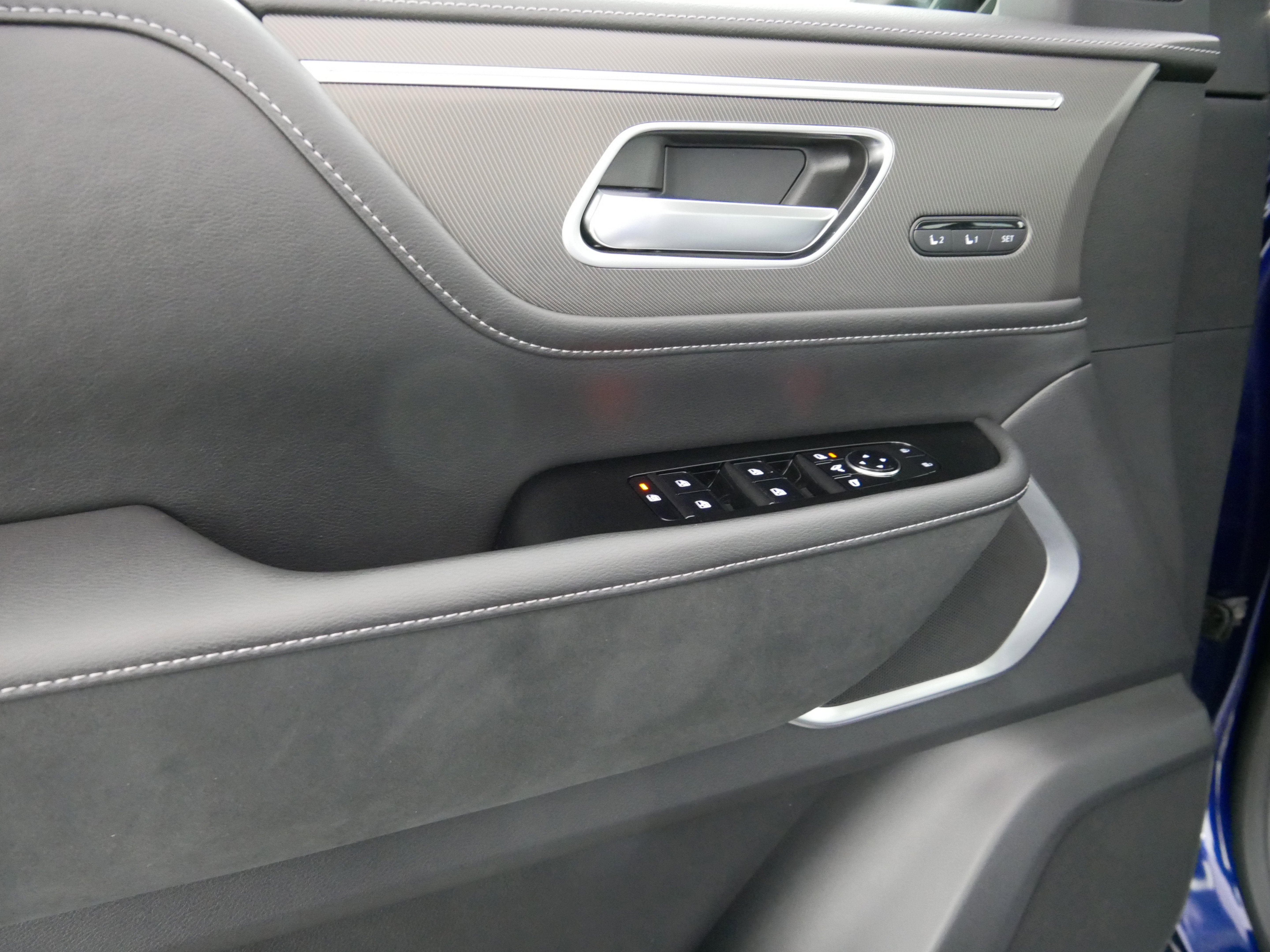 2025 INFINITI QX80 LUXE