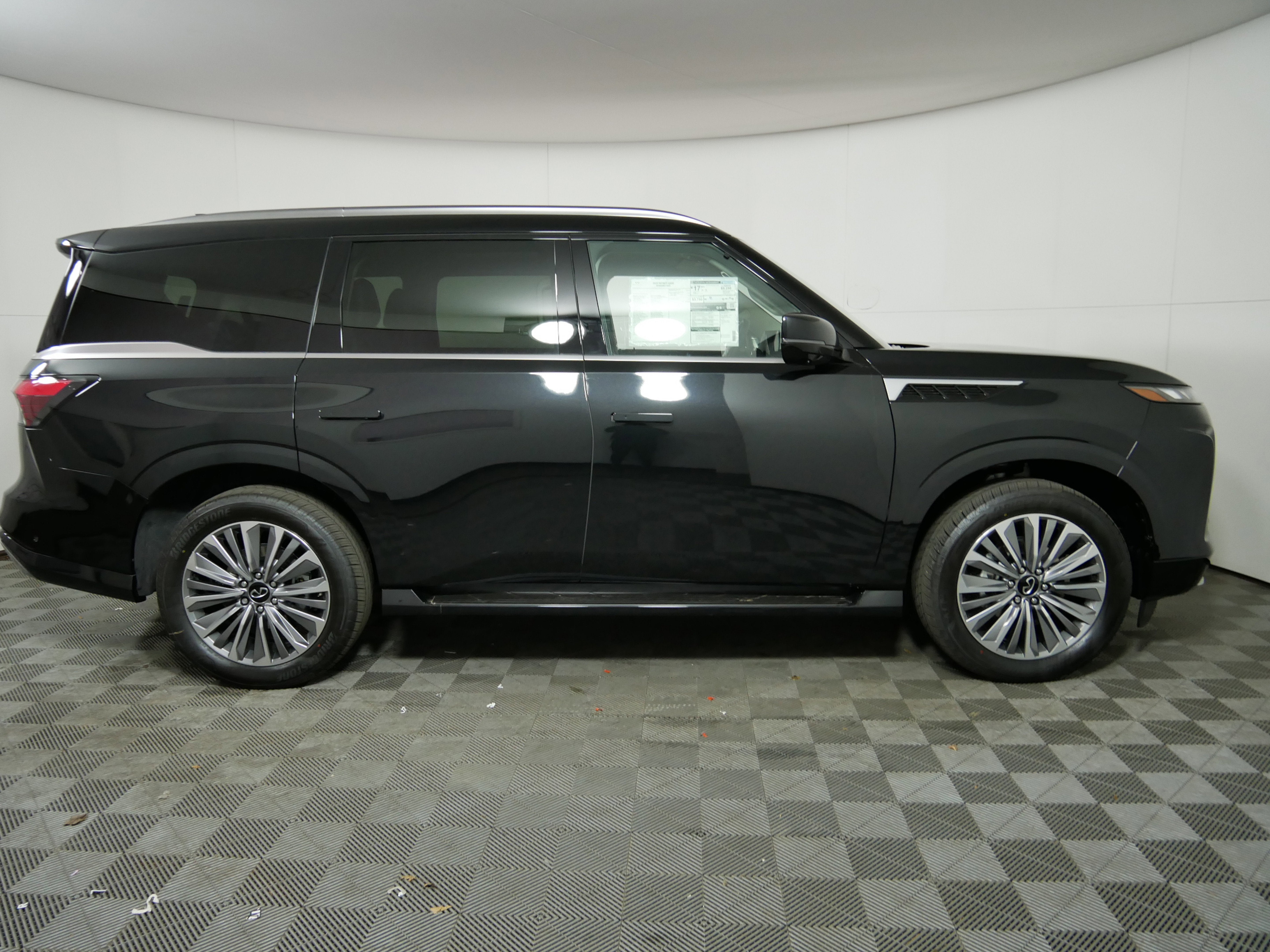 2025 INFINITI QX80 SENSORY