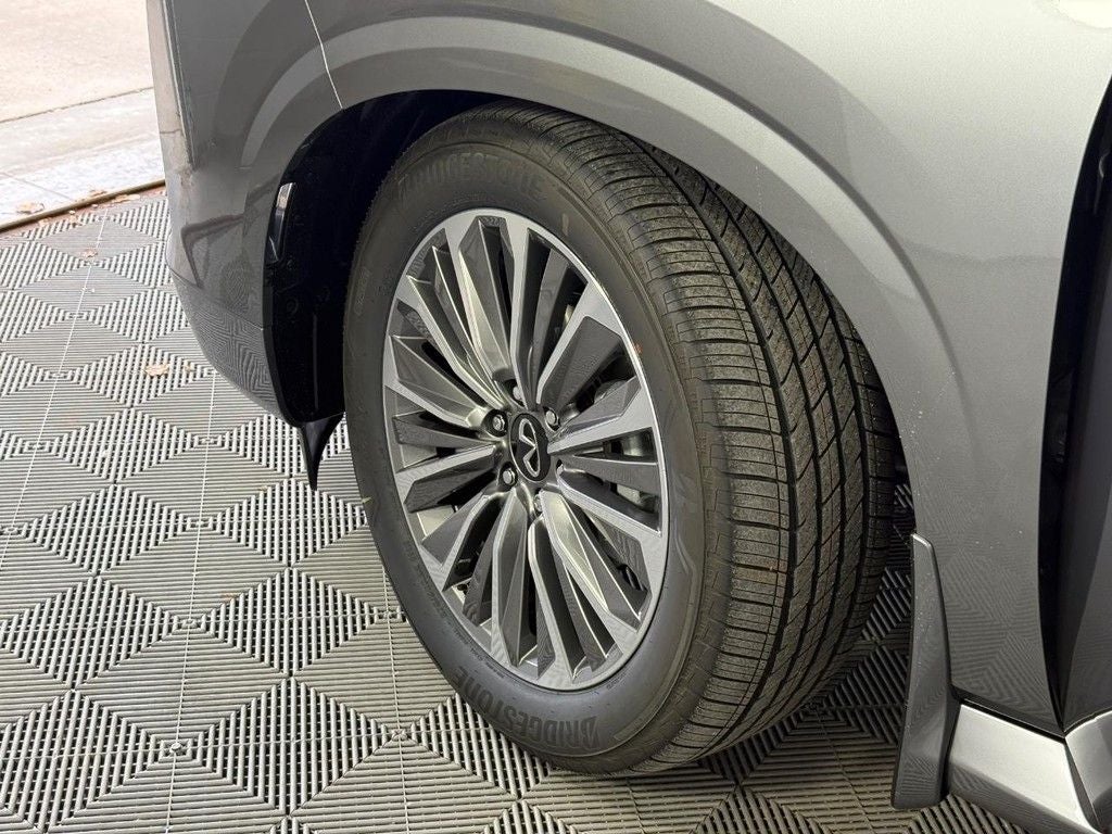 2026 INFINITI QX80 LUXE