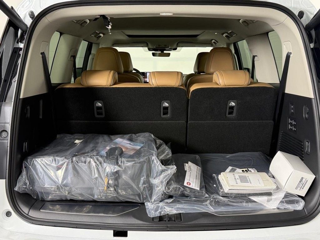 2026 INFINITI QX80 LUXE