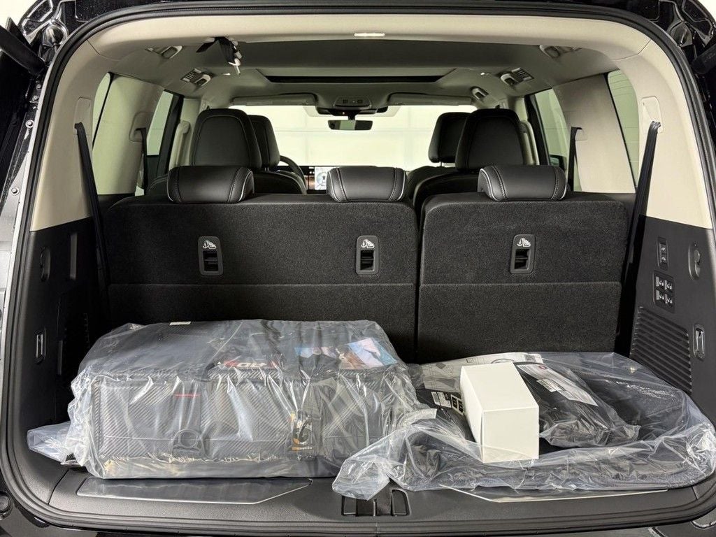 2026 INFINITI QX80 LUXE