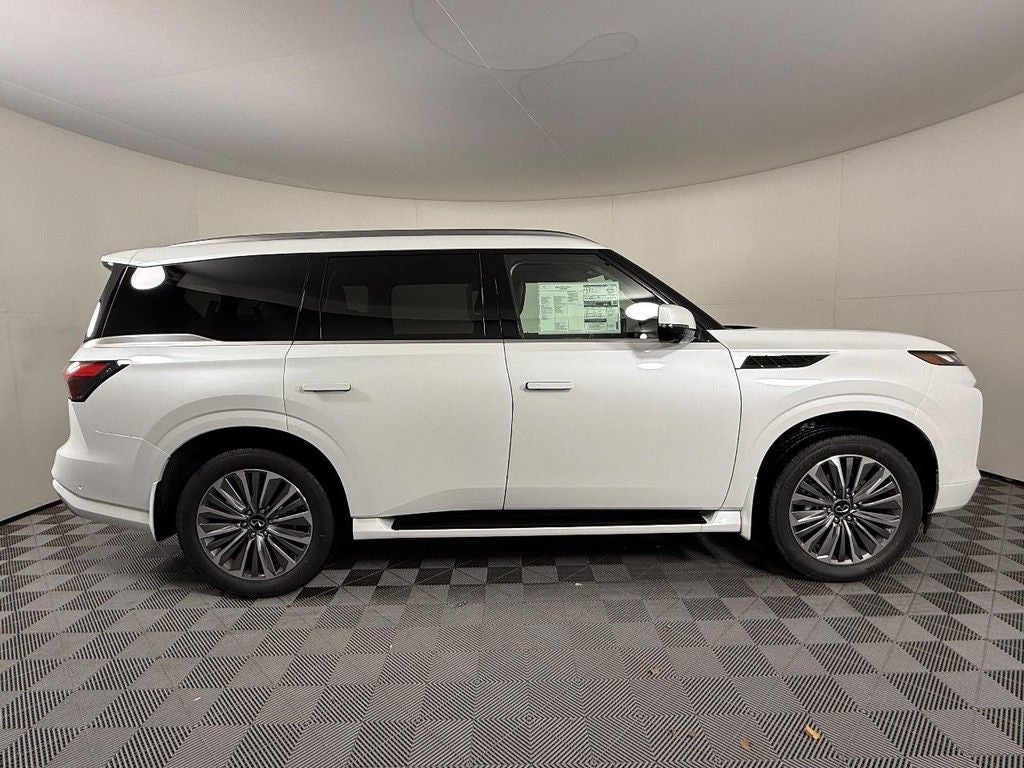 2026 INFINITI QX80 LUXE