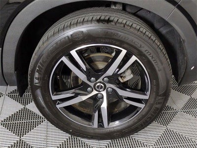 2023 Volvo XC40 B5 Plus Dark Theme