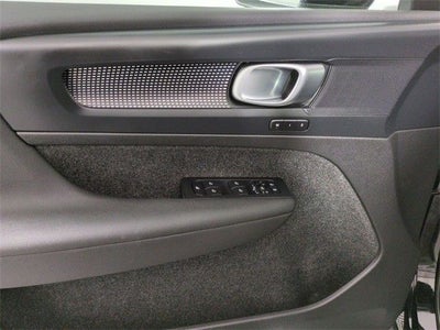 2023 Volvo XC40 B5 Plus Dark Theme