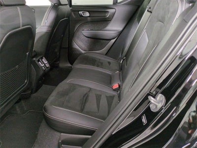 2023 Volvo XC40 B5 Plus Dark Theme