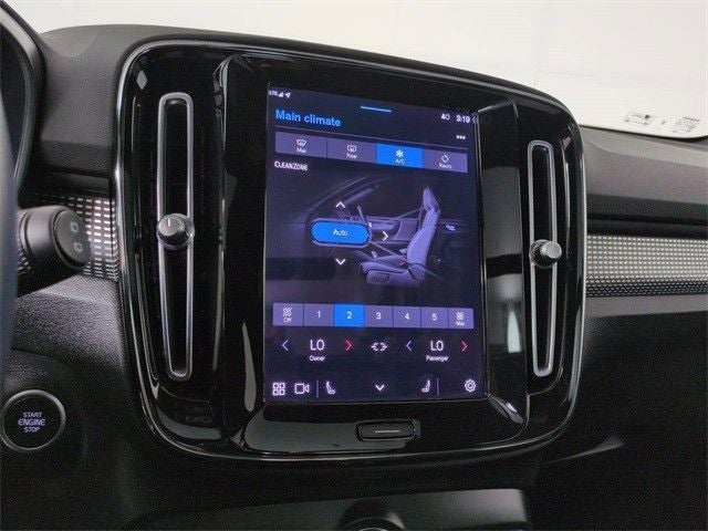 2023 Volvo XC40 B5 Plus Dark Theme