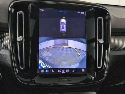 2023 Volvo XC40 B5 Plus Dark Theme