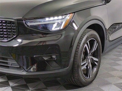 2023 Volvo XC40 B5 Plus Dark Theme