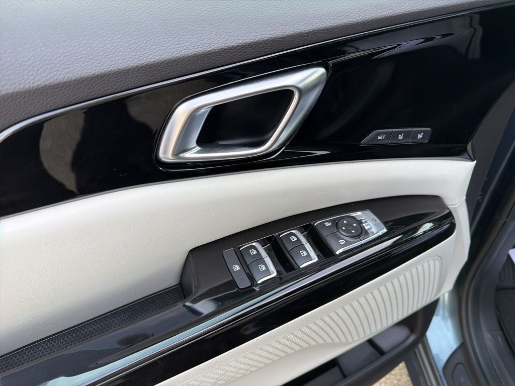 2024 Kia Carnival SX