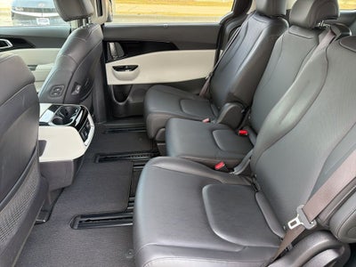 2024 Kia Carnival SX