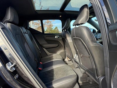 2020 Volvo XC40 R-Design