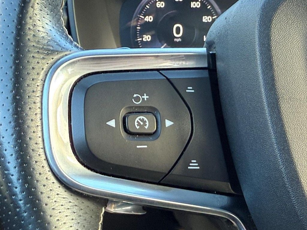 2020 Volvo XC40 R-Design