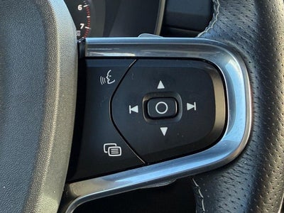 2020 Volvo XC40 R-Design