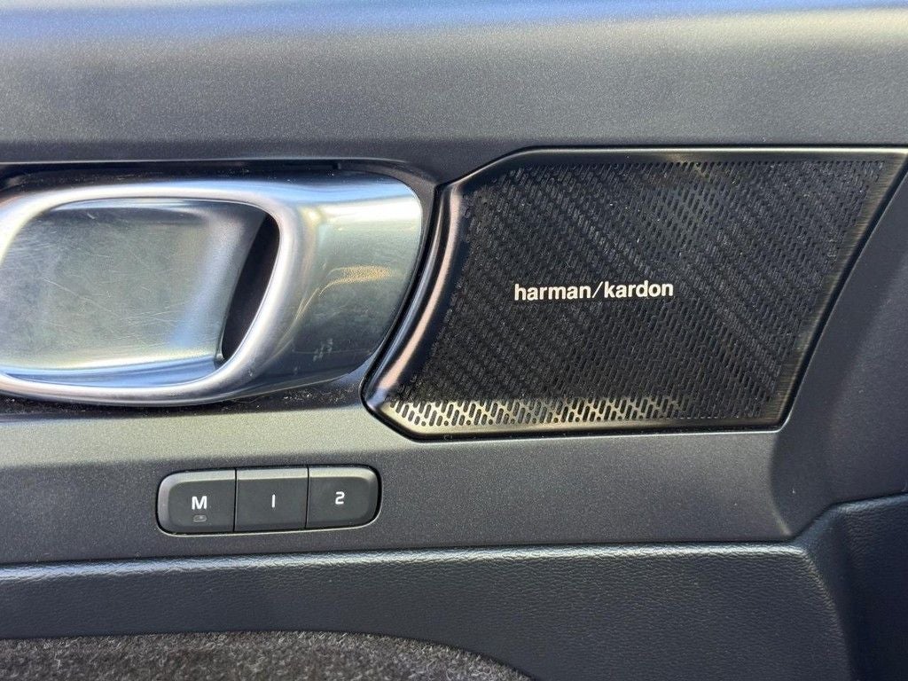 2020 Volvo XC40 R-Design