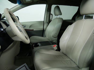 2014 Toyota Sienna XLE 7 Passenger