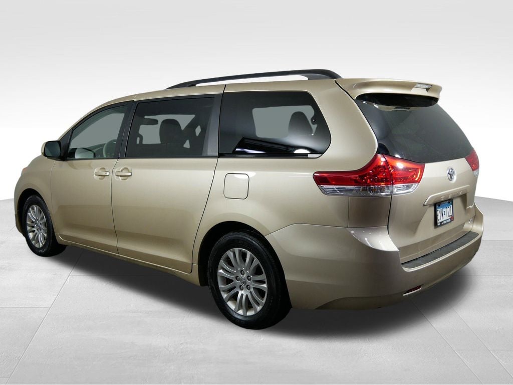 2014 Toyota Sienna XLE 7 Passenger